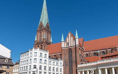 Radtour-Schweriner-Markt-mit-Dom c maxpress liste