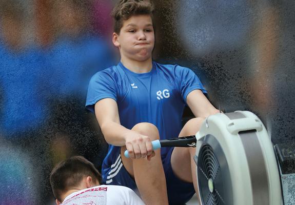 Für Freunde des Wassersports ist die Wintersaison eine harte Zeit. Bei kalten Temperaturen fällt das Training auf dem See für einige Monate ins Wasser. Doch am 25. Februar geht es beim Indoor-Rowing-Cup 2023 heiß her