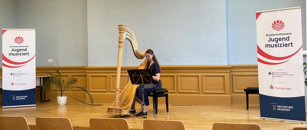 Über Pfingsten vertraten siebzehn Schülerinnen und Schüler des Konservatoriums Schwerin und der Musik- und Kunstschule ATARAXIA e. V. die Landeshauptstadt Schwerin beim 60. Bundeswettbewerb Jugend musiziert.