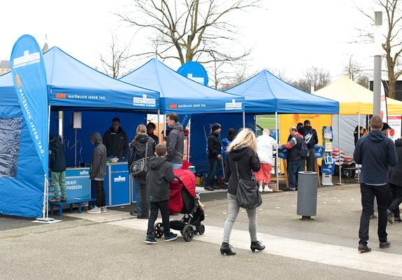 Die blauen Stadtwerke-Pavillons freuen sich auf ihre Gäste