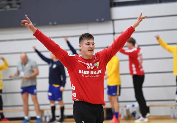 Angst hat dieser Mann sich abgewöhnt. Mit Geschwindigkeiten von 130 bis 140 Stundenkilometern ballern die Gegner auf sein Tor ein. Filip Dominik Hancic wehrt die Bälle ab und schaut dabei so cool, als würde es ihn das überhaupt nichts angehen.