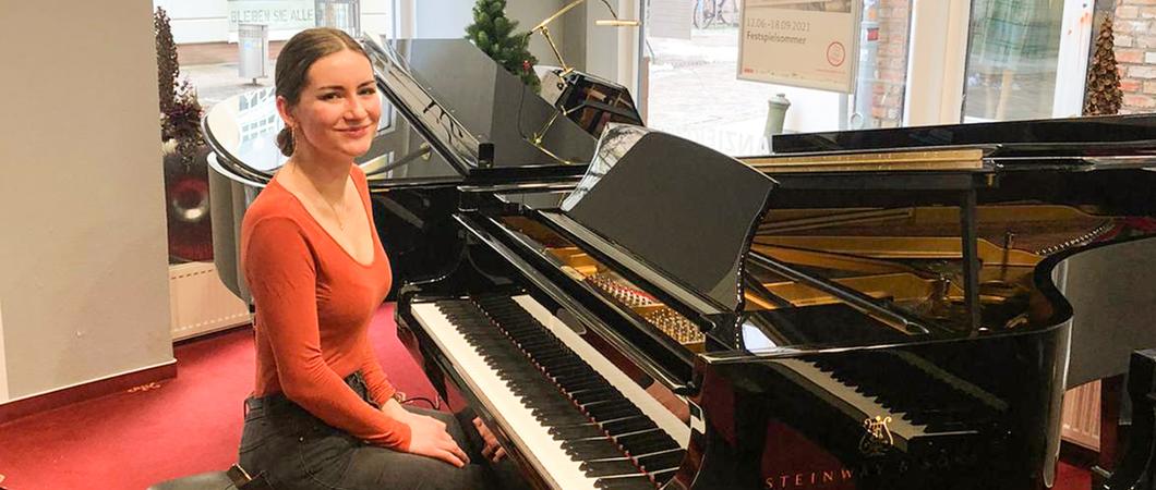 Natalie Scharfe macht eine Ausbildung zur Klavierbauerin im Piano-Haus Kunze