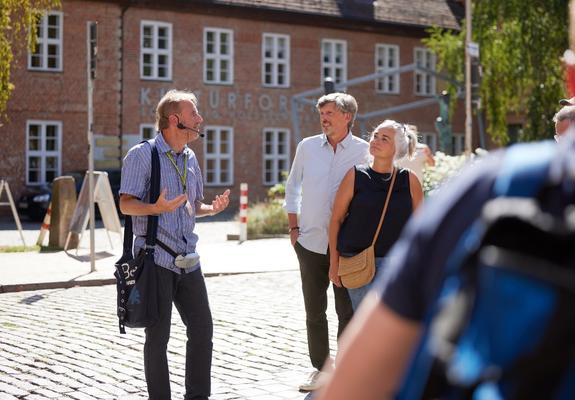 Die Gästeführerausbildung in Schwerin ist ein Angebot im Programm der Volkshochschule, Foto: Stadtmarketing Schwerin/Oliver Borchert