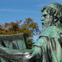 Skulptur-Denkmal Reiterstandbild-Schlossgarten-Schwerin c maxpress content 7