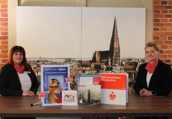 Katja Beier (l.) und Leiterin Berit Meletzki freuen sich auf ihre neuen Heraufsorderungen am Marienplatz