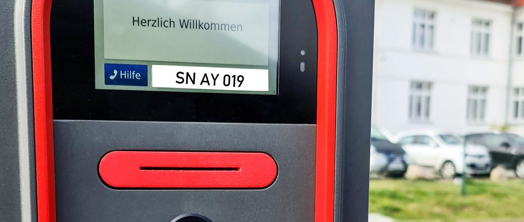 Der Nahverkehr hat drei seiner sechs Parkplätze in der Innenstadt mit einer neuen Technik ausgestattet. An den Plätzen Altstadt, Marstall und Am Stadthafen entfällt seit Mai das klassische Ziehen eines Parktickets bei der Zufahrt.