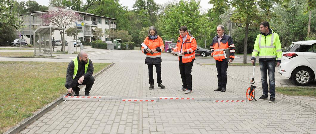 Aufwändige Baumaßnahmen zielen auf eine deutliche Verbesserung der Situation im Projektgebiet ab. Doch auch bei größter Vorsicht kann es mal passieren, dass beispielsweise schwere Fahrzeuge eine Gehwegplatte brechen lassen