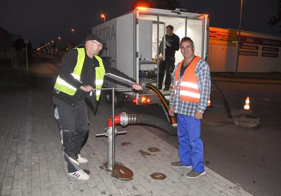 In jedem Jahr reinigt die WAG einen etwa 40 Kilometer langen Abschnitt des über 370 Kilometer langen Schweriner Versorgungsnetzes. Trinkwasser in hoher Fließgeschwindigkeit spült natürlich vorkommende Schwebeteilchen aus den Leitungen.