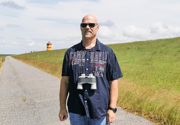 Rajko Sy nimmt mittlerweile lieber die Treppe, als auf den Aufzug zu warten. „Ich bin froh über jede Bewegung, die ich am Tag machen kann“, erzählt der 50-jährige.