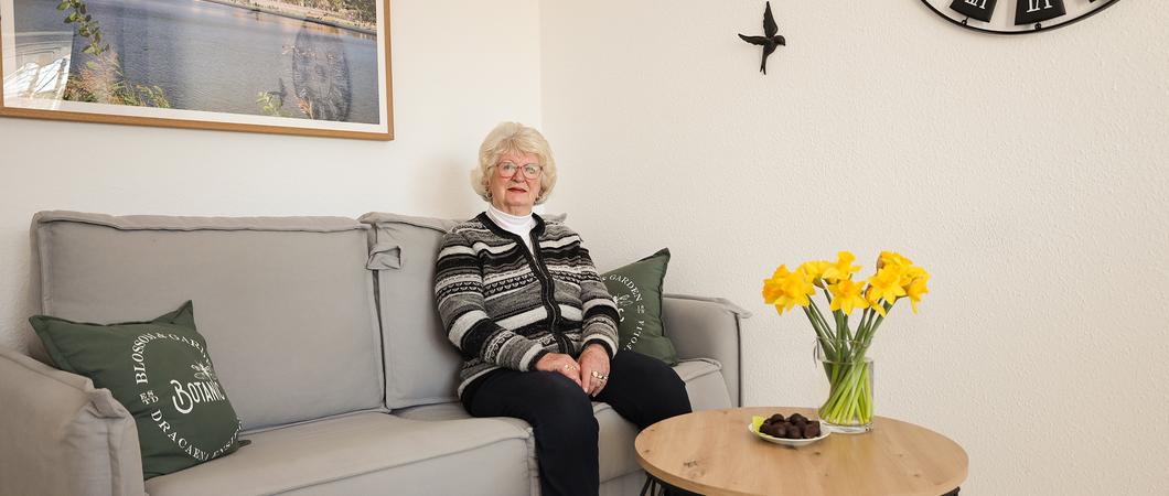 Anfang Januar hatte die Seniorin im Mietercenter den Wunsch geäußert, ihr Bad barrierefreier umzugestalten. Aufgrund einer Verletzung des Sprunggelenks hat die Mieterin Schwierigkeiten, in die Wanne zu gelangen und bat deshalb um die bauliche Veränderung