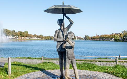 Skulptur-Denkmal-Schwerin Schirmkinder-Pfaffenteich c maxpress liste