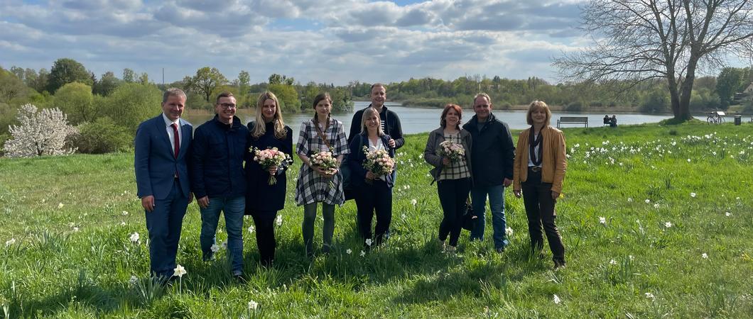 Bei wunderbarem Frühlingswetter weihte Oberbürgermeister Rico Badenschier gemeinsam mit SDS-Werkleiterin Ilka Wilczek heute Schwerins Hochzeitswiese ein