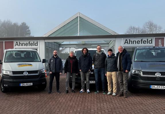 Vier Musiker der Mecklenburgischen Staatskapelle machen sich heute mit vollgeladenen Transportern auf den Weg nach Przemyśl, einer Stadt an der polnisch-ukrainischen Grenze.