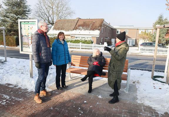 Bänke laden zum Verweilen, zum Kommunizieren oder einfach nur zum Ausruhen ein. Sie sind Orte der Begegnung, Aussichts- und Treffpunkte für Jung und Alt.