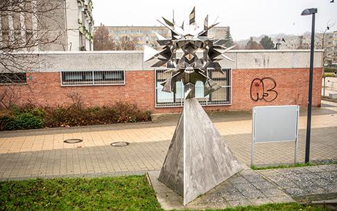 Skulptur-Denkmal-Eiskristall Grosser-Dreesch-Schwerin c maxpress liste