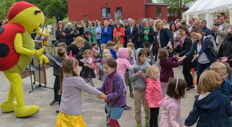 Welcher Tag – wenn nicht der Kindertag – könnte besser geeignet sein, um ein neues Kita-Gebäude offiziell an die Kids und die pädagogischen  Fachkräfte zu übergeben?