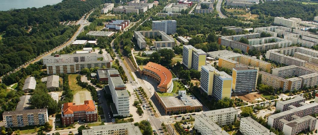 Der Dreescher Markt bietet mit 20 Fachgeschäften, verschieden Dienstleistungs- und Serviceangeboten nicht nur für Dreescher ein wahres Einkaufsvergnügen.