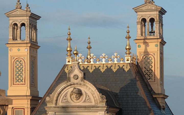 Stadtfuehrung Keller-Kuppel Schweriner-Schloss-Tuerme c maxpress content 5