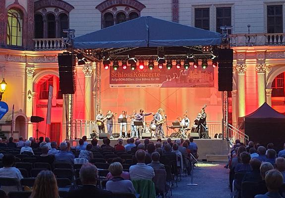 Die Stadtwerke fördern als kommunales Unternehmen die Künstler und Veranstaltungen in der Region. Seit Juli erlebten etliche Besucher die Schlosskonzerte im Innenhof des Schweriner Wahrzeichens.