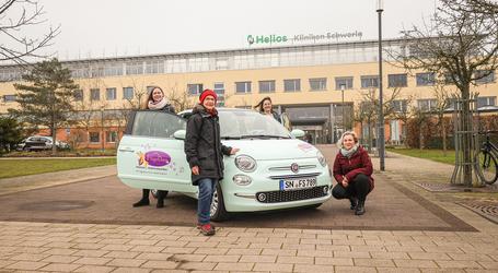 V.l.: Kathrin Lack, Schwester Ines Guttzeit (Helios Klinik), Christine Thom-Forde und Katharina Schulert freuen sich über die gute gemeinsame Zusammenarbeit