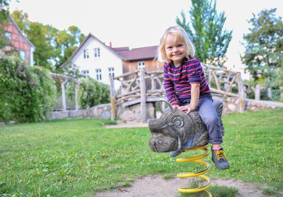 Von der Grundsteuer befreit sind öffentliche Bereiche wie Spielplätze, Friedhöfe, Grünanlagen, Schulen, Kitas oder Straßen, Foto: maxpress