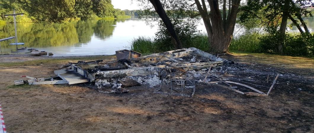 Der Sommer lädt zum Baden und Schwerin bietet Groß und Klein viele Möglichkeiten an den umliegenden Seen. Die beliebte Badestelle am Südufer des Lankower Sees wird deshalb alljährlich in den Sommerferien täglich durch zwei Rettungskräfte bewacht.