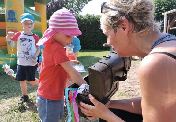 Sonne satt und gelockerte Corona-Bedingungen – besser hätten es die „Plappermäulchen” der Kita gGmbH nicht treffen können. Das Familiensportfest konnte wie geplant am vergangenen Freitag stattfinden.