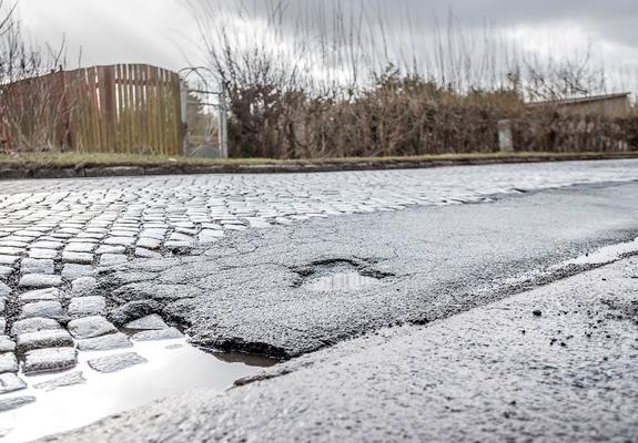 Bis Ende 2022 sollen die letzten Schlaglöcher in der Rogahner Straße verschwinden