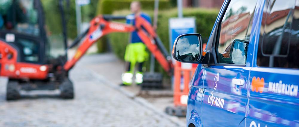 Von Sommerpause keine Spur: Der Glasfaserausbau hat auch in den Ferienmonaten Hochkonjunktur.