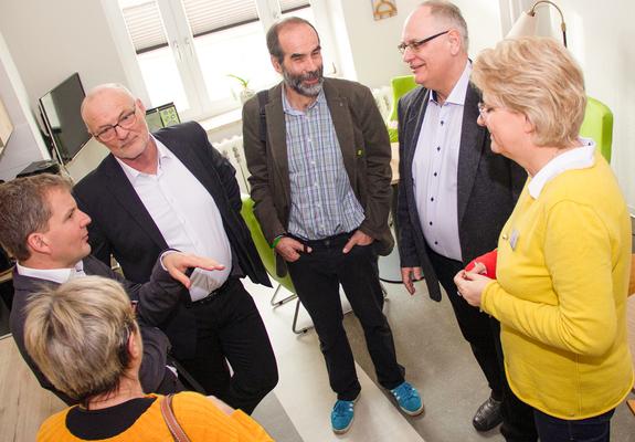 Bei der Besichtigung des Frauenhauses Anfang 2020 gab es von der Politik lobende Worte für Leiterin Liane Dommer. Jetzt ist dringend finanzielle Unterstützung nötig