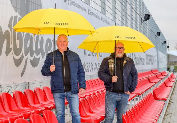 Der Verein, der vom Sportplatz Paulshöhe umziehen musste, hat in Lankow ein neues sportliches Zuhause gefunden – ein frisch gebauter Platz mit Flutlichtanlage und Zuschauertribünen.