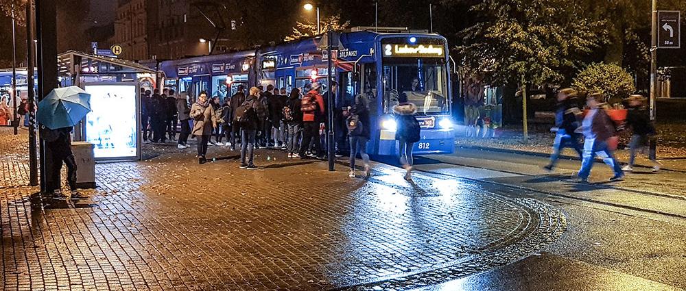 Im morgendlichen Berufs- und Schulverkehr kann es schon mal etwas enger werden