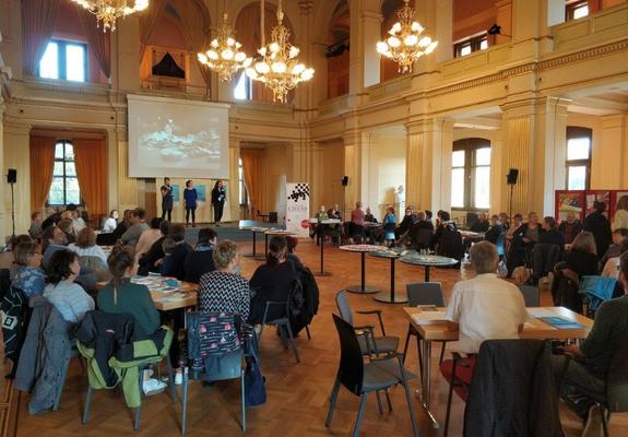 Das Programm der kommenden Spielzeit wird für interessierte Pädagogen im Konzertfoyer vorgestellt, Foto: Mecklenburgisches Staatstheater