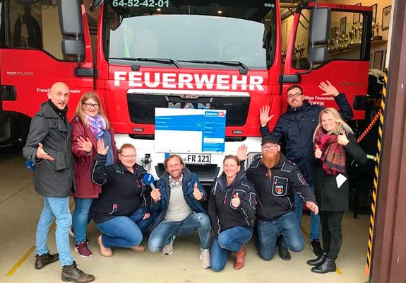 Die Freiwillige Feuerwehr Redefin hat dank Antenne MV jetzt ein neues, großes Zelt für Veranstaltungen und die Jugendarbeit. Die 1.475,60 Euro übernahm der Radiosender