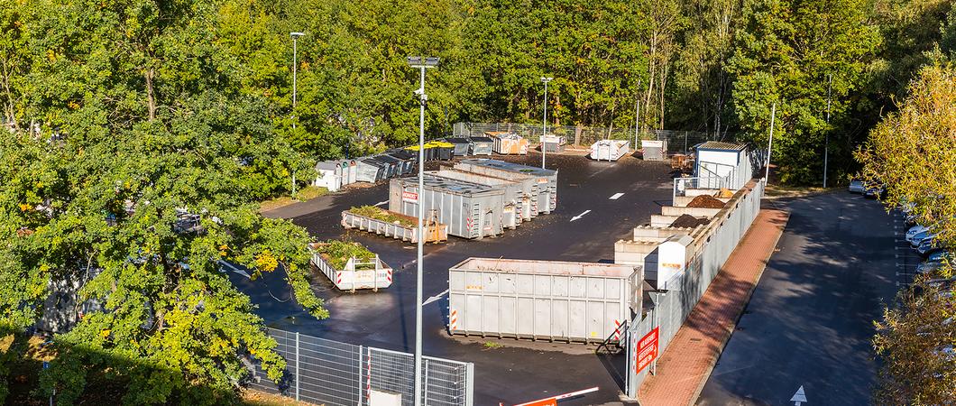 Nach der Verschmelzung mit dem bisherigen Betreiber des Recyclinghofs Süd in der Ludwigsluster Chaussee 53 hat die Schweriner Abfallentsorgungs- und Straßenreinigungsgesellschaft mbH in den vergangenen Wochen ihren eigenen Wertstoffhof