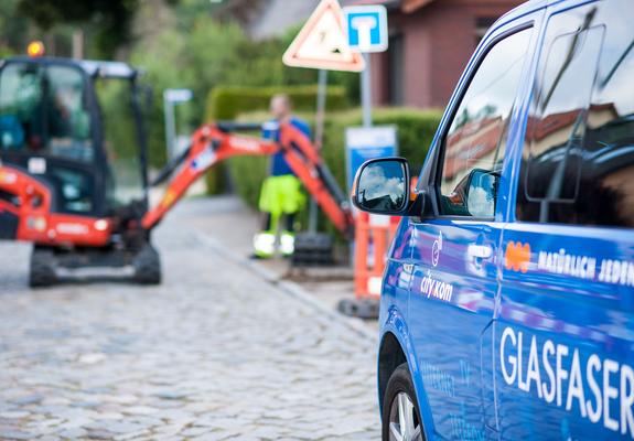 Anfang September sind die Arbeiten zur Glasfasererschließung im Baumviertel gestartet.