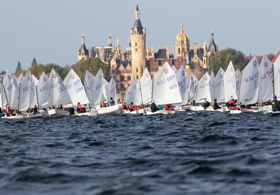 Perfekte Kulisse und Bedingungen für die 550 Teilnehmer beim 30. Herbstpokal in Schwerin