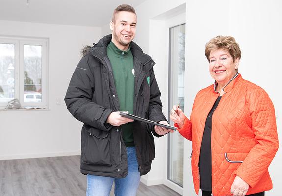 Edda Afrah ist voller Freude als erste WGS-Mieterin in den Neubau in der Anne-Frank-Straße gezogen