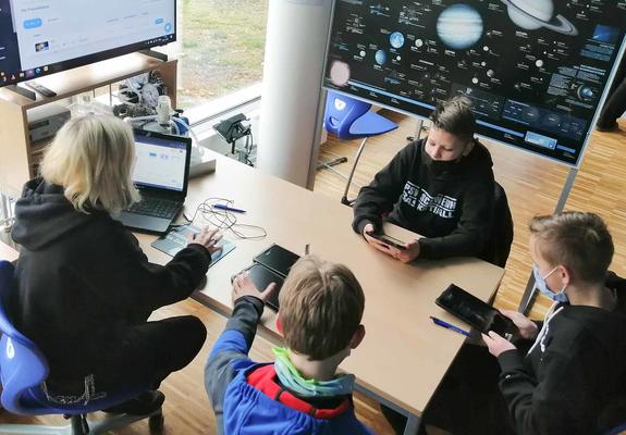 Jedes Jahr bietet die private Neumühler Schule ihren Schülern Exkursionen an. Die praktischen Erlebnisse und Erfahrungen unterstützen den Unterricht und wecken Begeisterung für bisher weniger beliebte Fächer – oder sind ganz einfach nur neue Eindrück