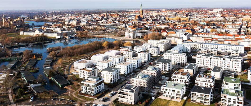 Seit 1993 übernimmt die LGE Mecklenburg-Vorpommern GmbH Verantwortung für die Stadterneuerung und -entwicklung im Land. Als Unternehmen der öffentlichen Hand ist sie ein verlässlicher Partner für Kommunen.