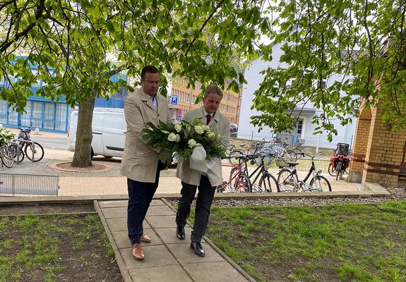 Heute jährt sich der Todestag von Marianne Grunthal zum 78. Mal. Die Landeshauptstadt erinnert daran mit einem Blumengebinde