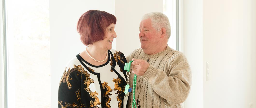 Heike Langbein und Georg Möller freuen sich über ihre neue Wohnung