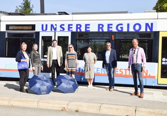 „Unsere Region fördern, stärken, festigen“, prangt seit dem 9. September groß auf einer der Schweriner Stadtbahnen.