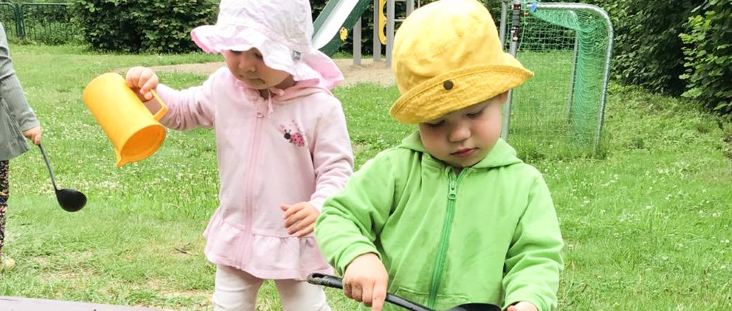 Die älteste Einrichtung der Kita gGmbH besticht durch ihre offene Arbeit, Reggio-Pädagigik und ein riesengroßes Außengelände für die Kinder. Bei zwölf Krippen- und 30 Kindergartenplätzen ist allerdings ein enges Miteinander vorprogrammiert.