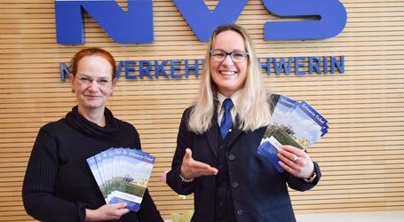 Verkauft wird das Schwerin-Ticket unter anderem von Kathrin Valentin (Foto r.) im NVS-Kundencenter am Marienplatz, in der Tourist-Information, in Hotels und Pensionen, Foto: NVS