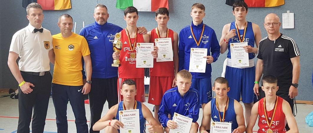 Trotz erschwerter Trainingssituation läuft es rund für die Schweriner Boxer. Nachdem Kevin Boakye-Schumann beim Weltcup-Finale in Köln Gold geholt hat, haben sich nun auch sieben Nachwuchsboxer aus der U17 für die Ruhr Games in Bochum qualifiziert.