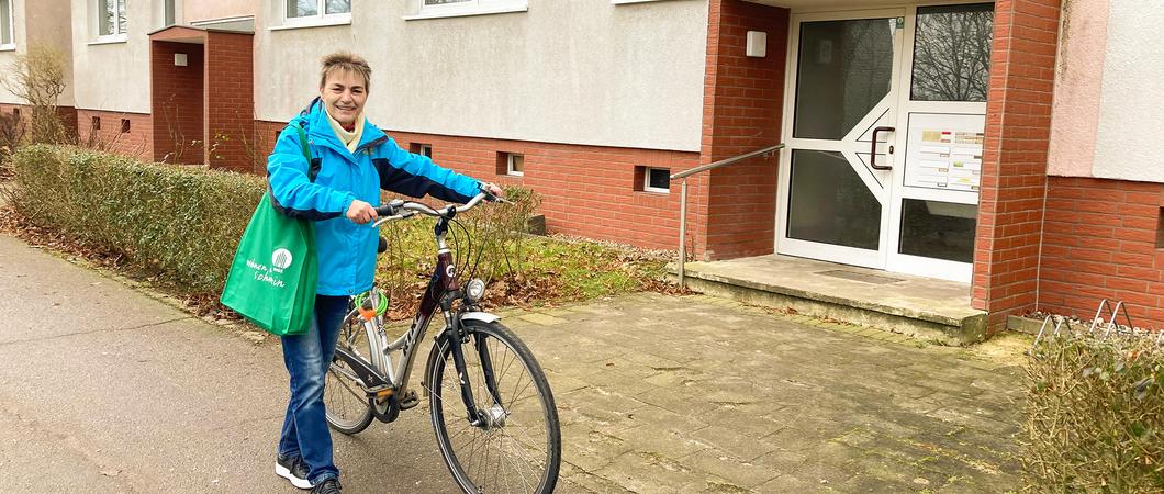 1995 ist Angelika Loos in die Grevesmühlener Straße gezogen. Von Anfang an fühlte sie sich dort wohl und wegzuziehen kam für sie nicht in Frage. Gleichzeitig wuchs der Wunsch nach einem Balkon stetig