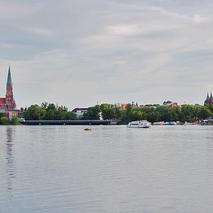 Ziegelsee-Schwerin mit-Blick-auf-Schweriner-Dom c maxpress content 1