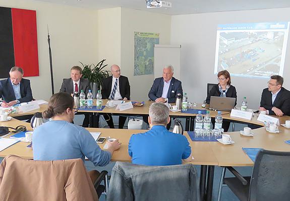 Dr. Peter Seibt (GTN), Dr. Rico Badenschier, Christian Pegel und SWS-Geschäftsführer Dr. Josef Wolf (v.l.n.r.) sowie René Tilsen und René Rüdiger, präsentierten die Ergebnisse