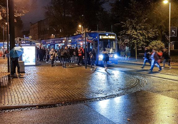 Im morgendlichen Berufs- und Schulverkehr kann es schon mal etwas enger werden